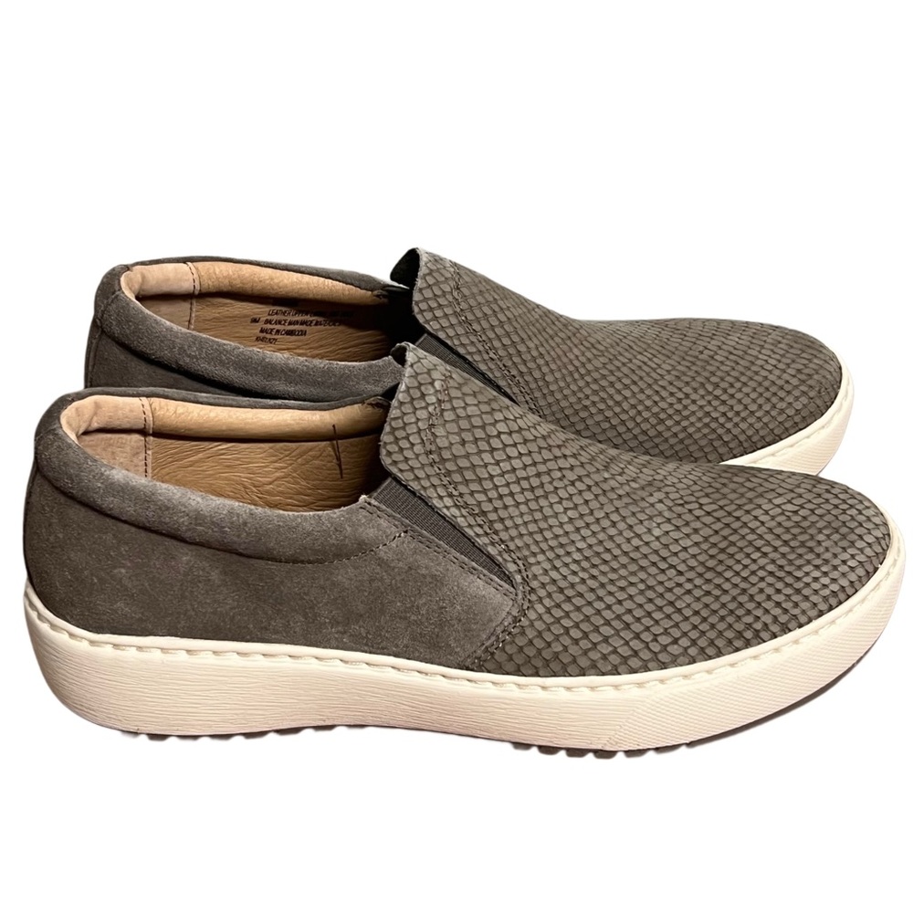 NWOB Women’s Sofft Watney Snare Grey Leather Snakeskin Cushioned Slip on 9